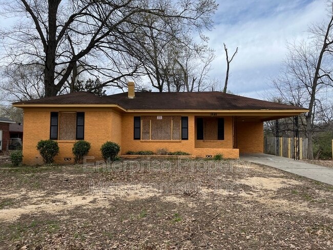 Photo - 1848 Woodburn Dr House