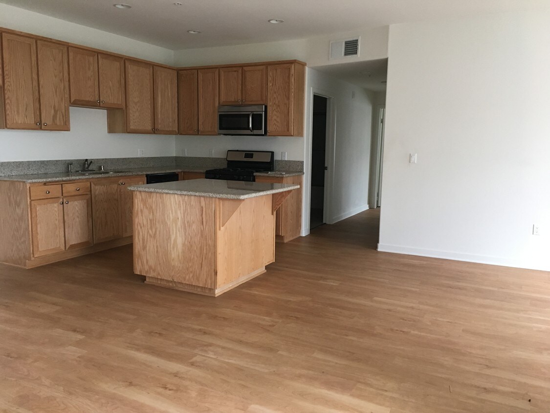 Primary Photo - Valley St. Apartments