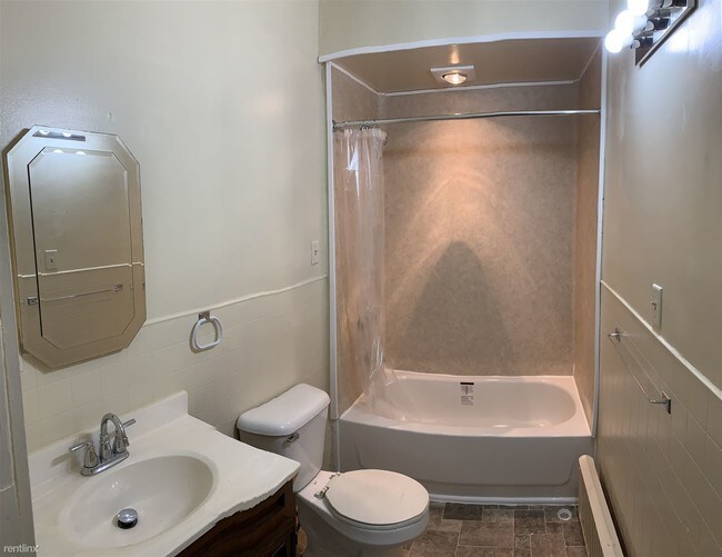 Building Photo - 3 br, 1 bath  - 1120 Broadway Ave NW lower
