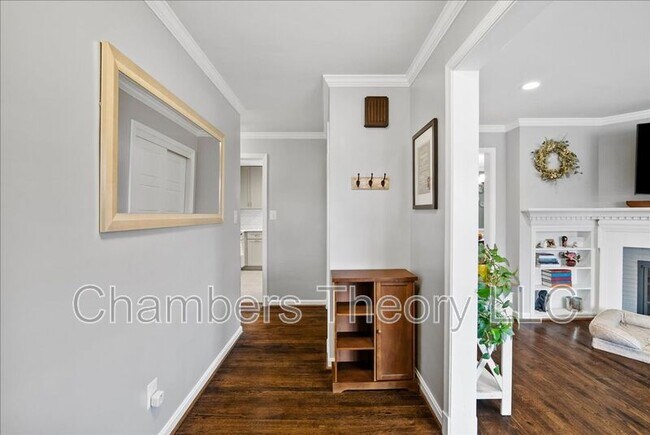 Foto del edificio - 5847 Glen Forest Dr