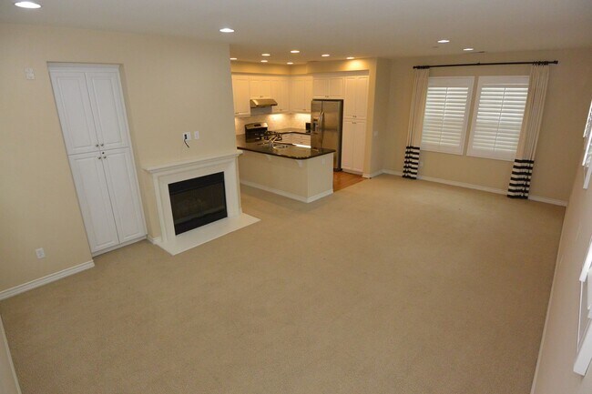 Building Photo - Beautiful 2 BD 1.5 BA Upscale Condominium,...