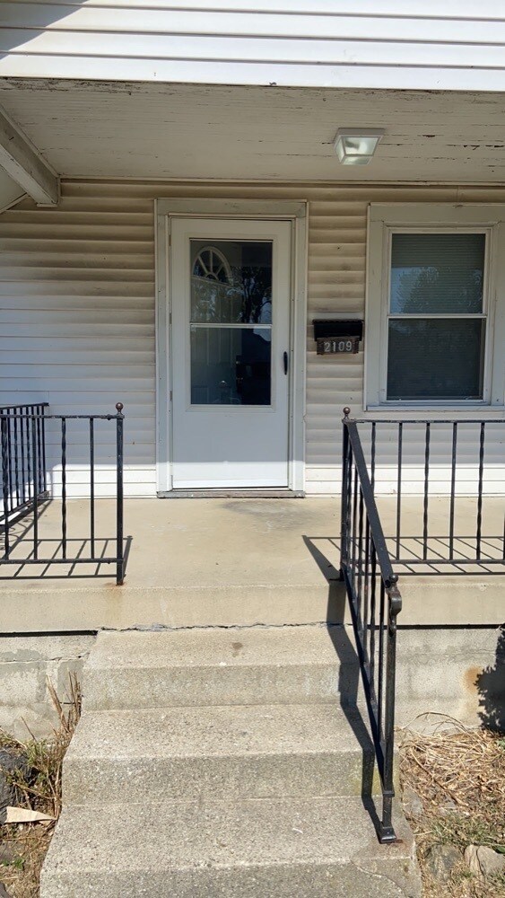 Building Photo - 2109 Sherer Ave.