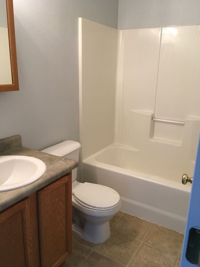 Foto del edificio - 3 BEDROOM, 2 BATHROOM TWIN HOME