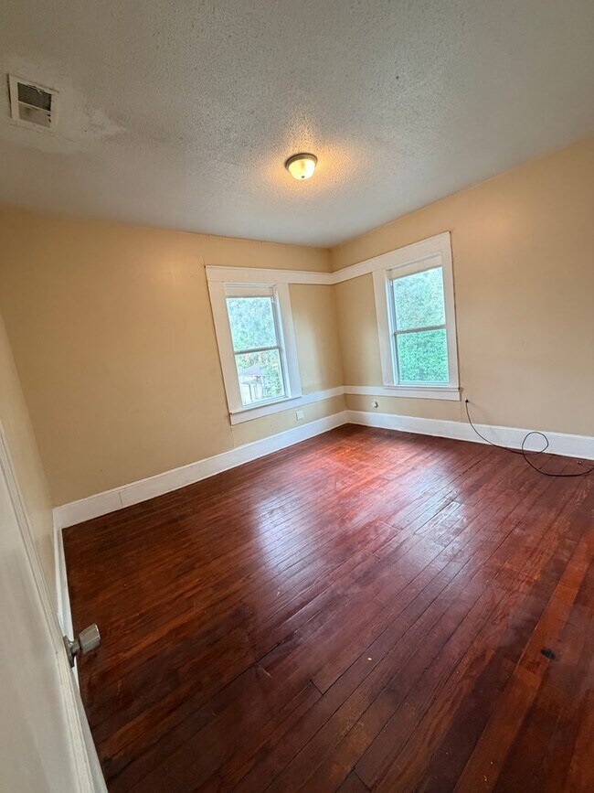 Building Photo - Beautiful 2 Bedroom unit in Highland