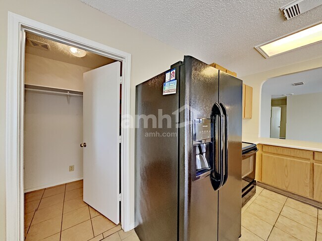 Foto del edificio - 7206 Knights Haven