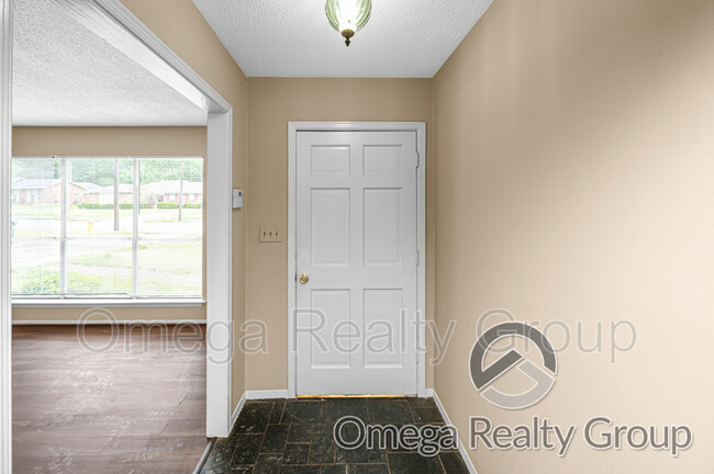 Building Photo - 4078 Strathmore Dr