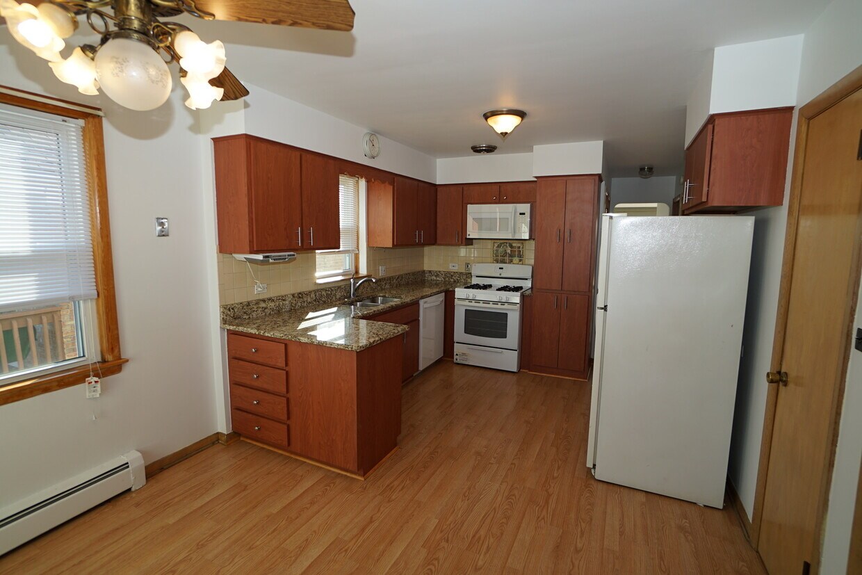 Primary Photo - 5733 N Elston Ave