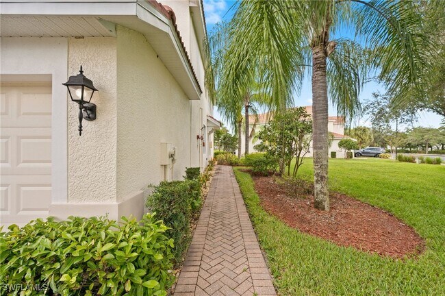 Building Photo - 1084 Hampton Cir