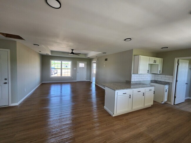 Foto del edificio - 1122 Three Corners Dr