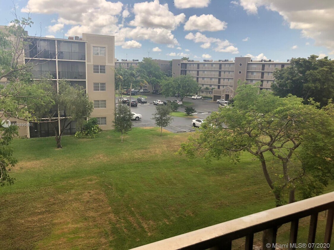 8550 Sherman Cir N Unit 403 Miramar Fl 33025 Condo For Rent In Miramar Fl Apartments Com