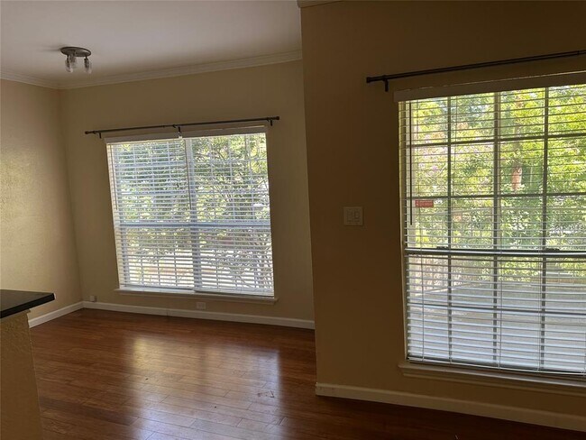 Foto del edificio - 7151 Gaston Ave