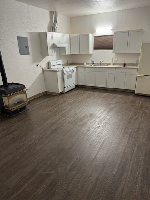 Sala de estar/cocina - 2111 W Sussex Ave