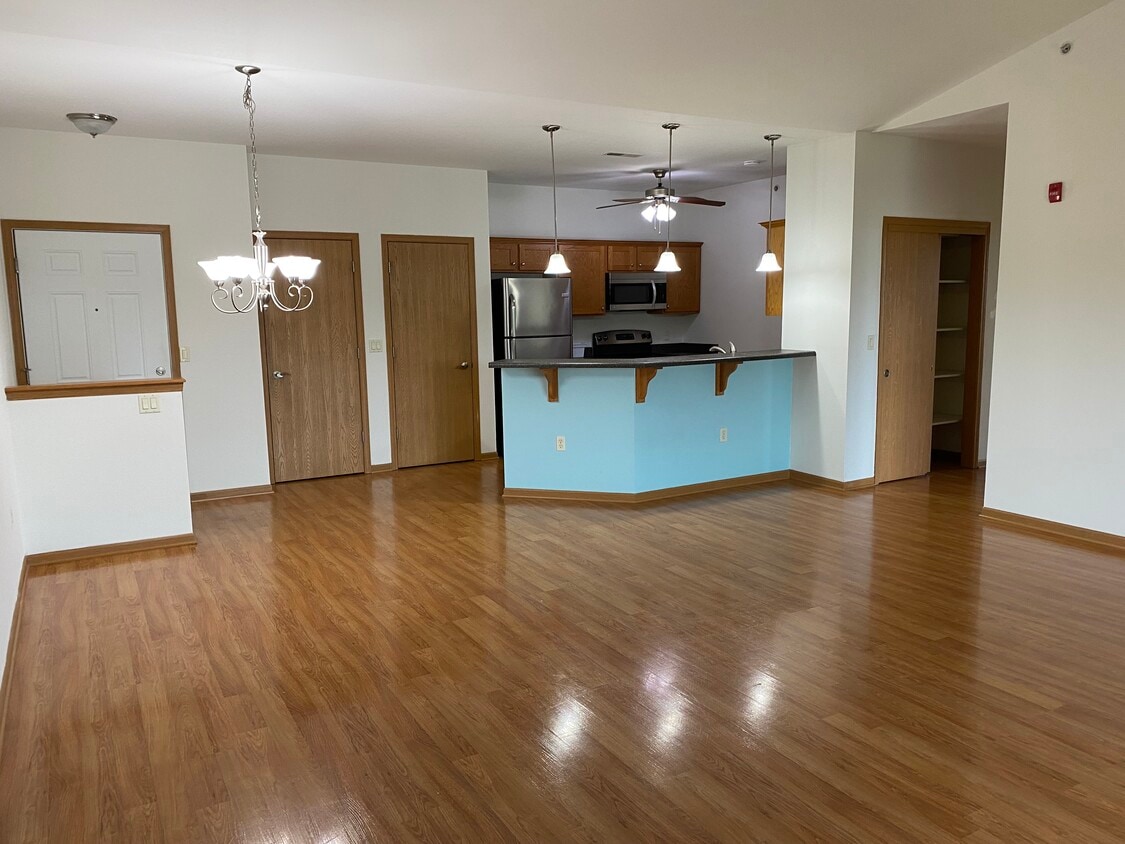 Living room - 230 Hilldale Dr