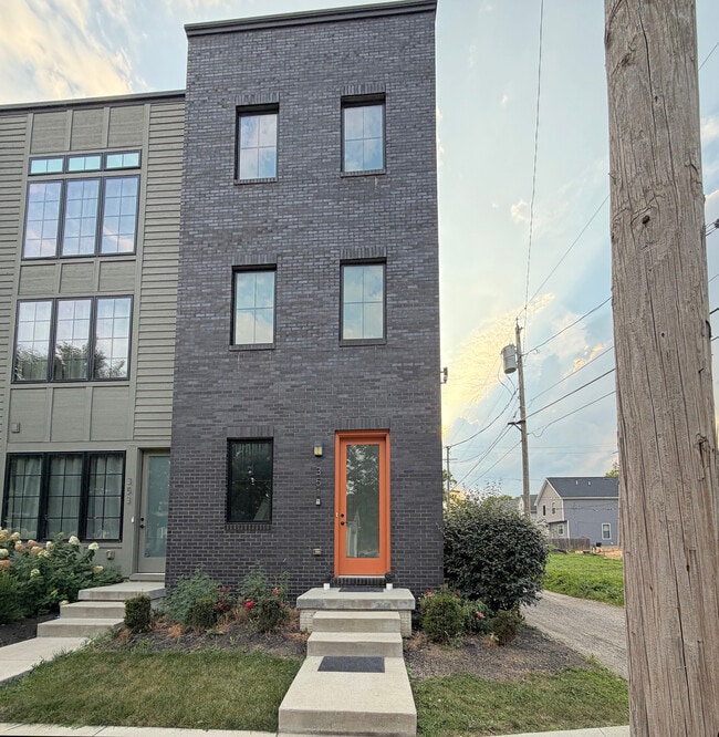 Building Photo - 351 Loeffler Ave