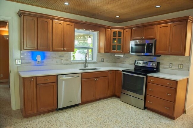 Building Photo - 904 Brookside Dr