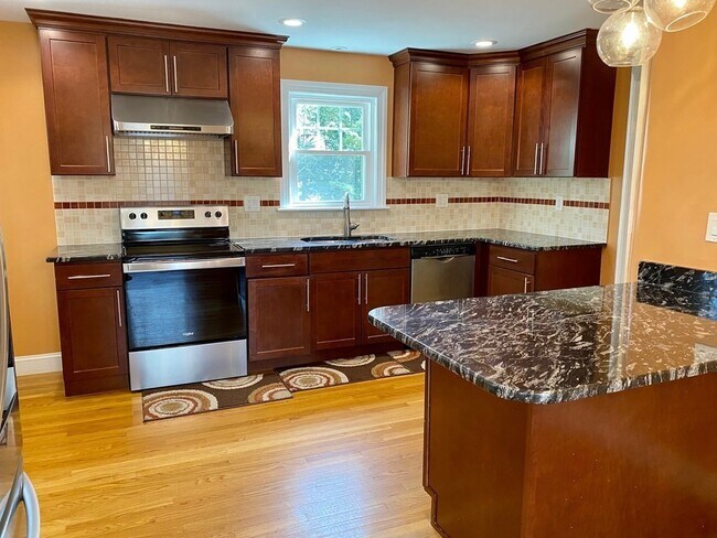 Foto del edificio - 307 Russett Rd