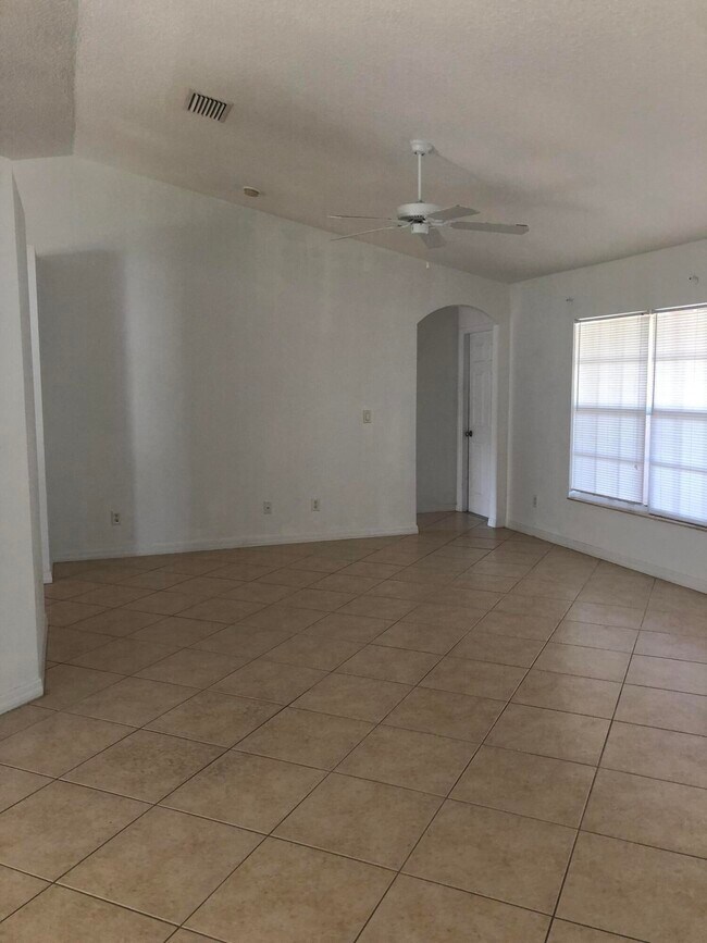 Foto del edificio - 714 SE Elwood Ave
