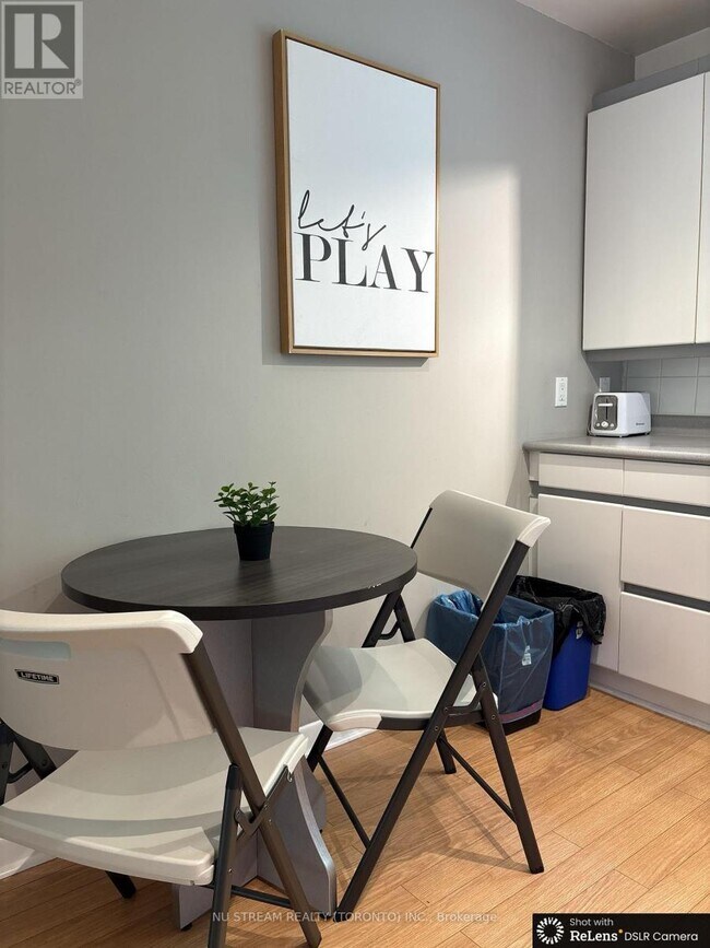 Photo du bâtiment - 5 Basswood Rd