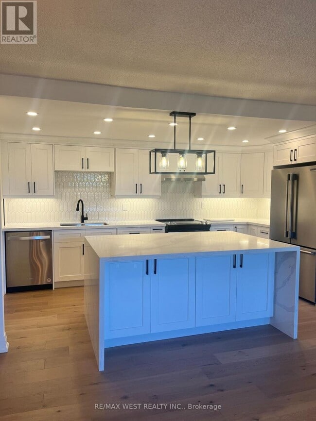 Photo du bâtiment - 1535 Lakeshore Rd E