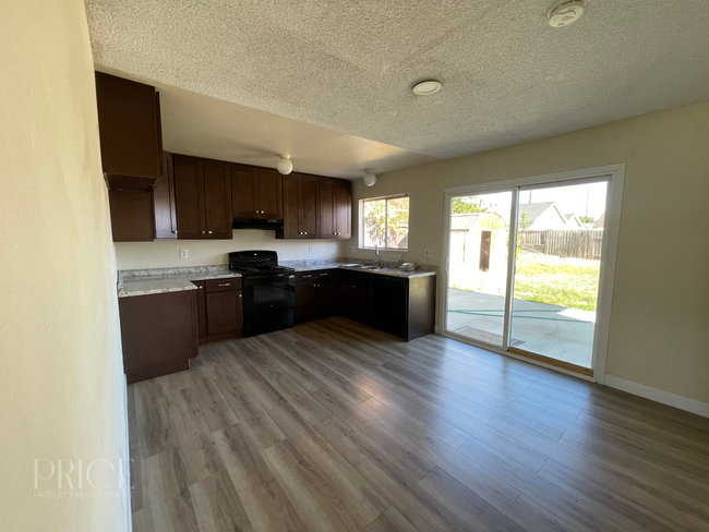 Building Photo - Single family 3 Bedroom Home with 2 bath 2...