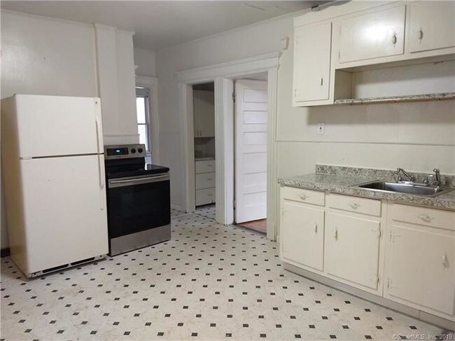 Building Photo - 206 Lounsbury St