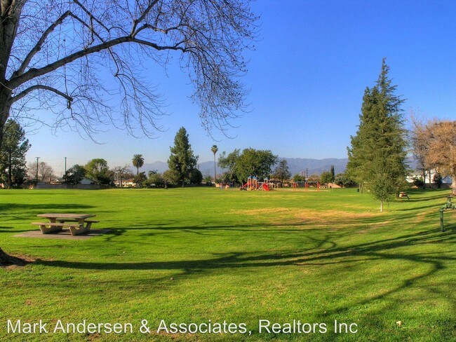 Building Photo - 851 Barranca Ave