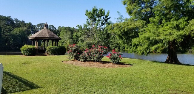 Foto del edificio - 128 Island Blvd