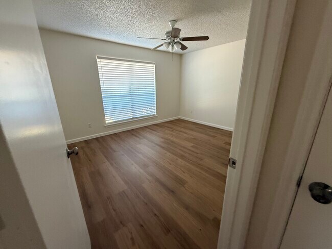 Foto del edificio - 204 Lanham Ct