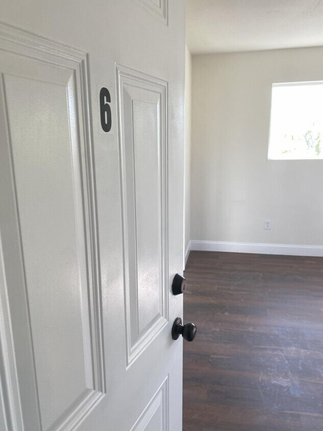 Foto principal - 337 E Main St
