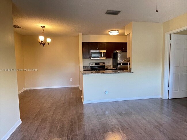 Foto del edificio - 10428 NW 8th St