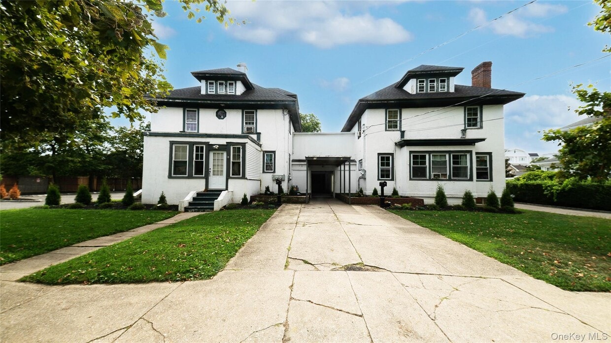 Primary Photo - 22 Bay Shore Ave