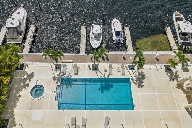 Foto del edificio - 1690 S Bayshore Ln