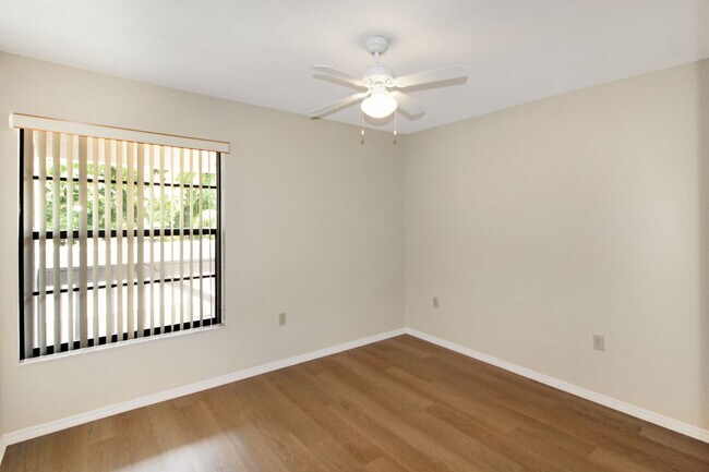 Building Photo - Golfview Annual Condo for Rent