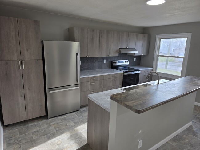 Building Photo - 616 9th St