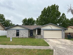 Building Photo - 1704 Big Bend Dr