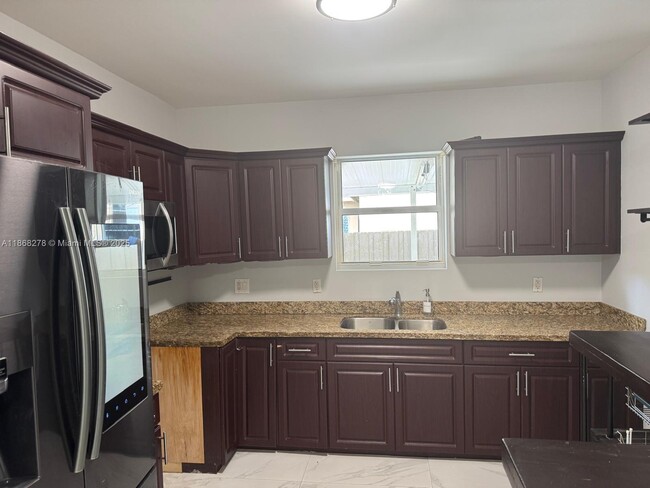 Foto del edificio - 1131 SW 10th St