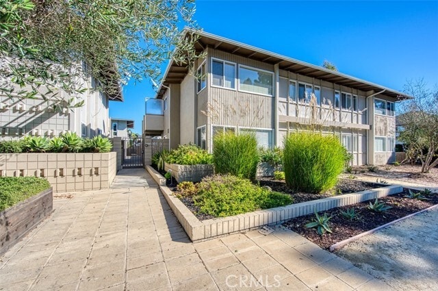Building Photo - 1702 Westcliff Dr