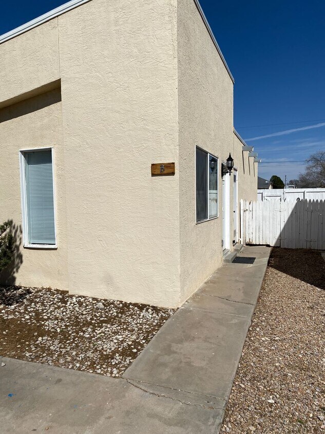 Primary Photo - 1111 W 7th