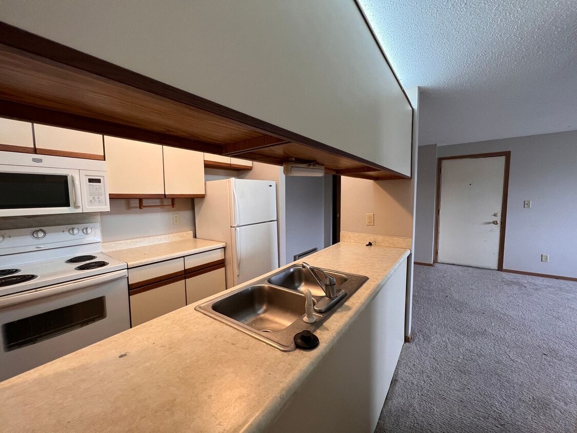 Primary Photo - 2 BR 1ba on Benton Dr - Ready August 1st