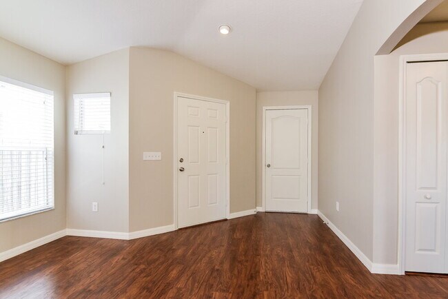 Building Photo - 429 Maple Pointe Dr
