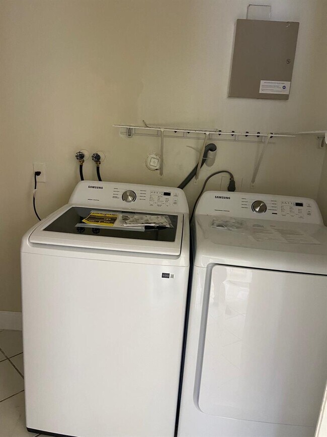 Foto del edificio - 6381 Country Fair Cir