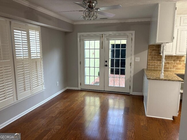 Building Photo - 228 Fairview Ave