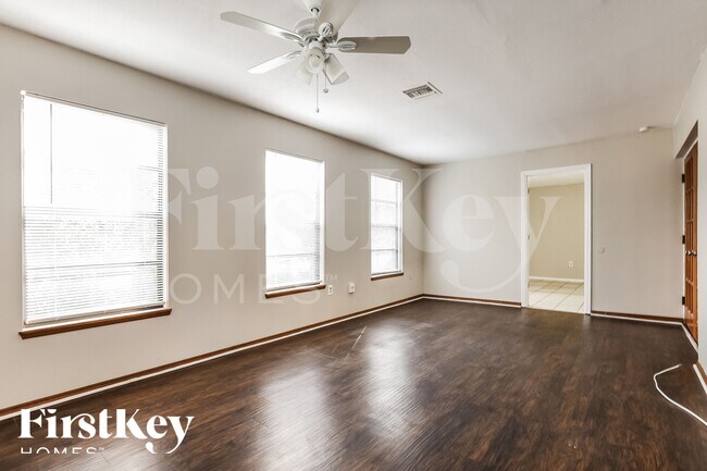 Foto del edificio - 111 Wildwood Dr