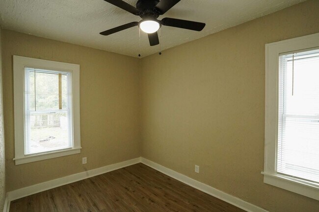 Foto del edificio - Fully Renovated 3-Bedroom Home  Move-In Re...