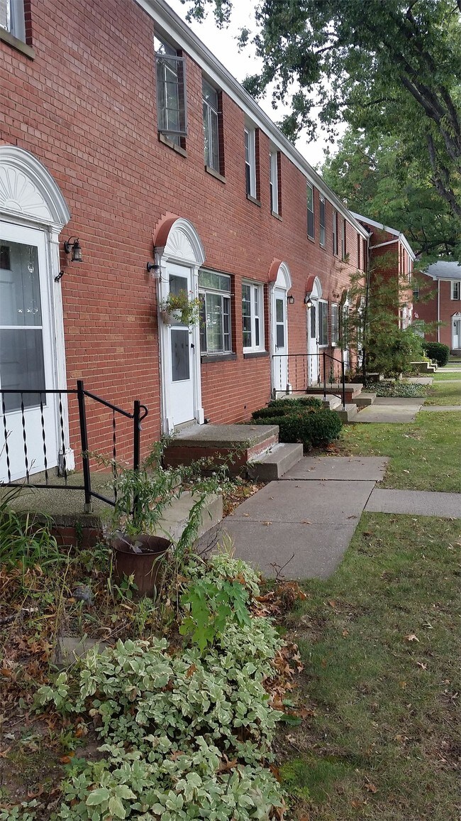 Building Photo - 522 Clearview Dr