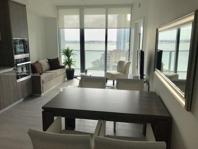 Foto del edificio - 2900 NE 7th Ave