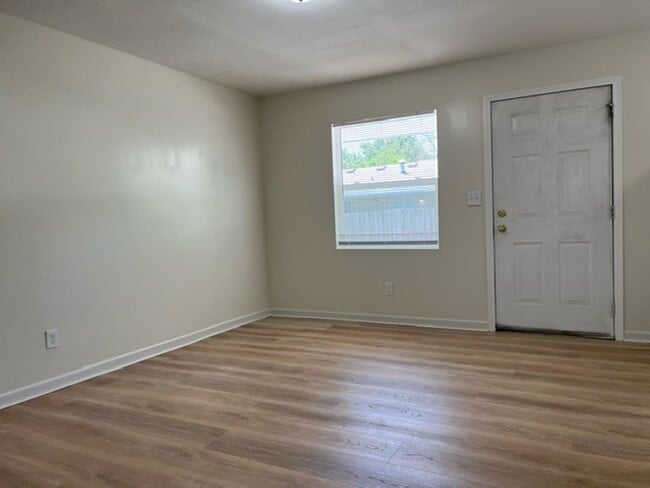 Building Photo - 207 Highview Ave