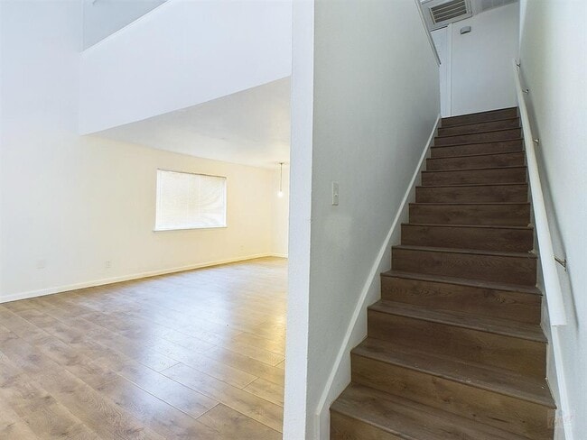 Foto del edificio - 2124 Burton Dr
