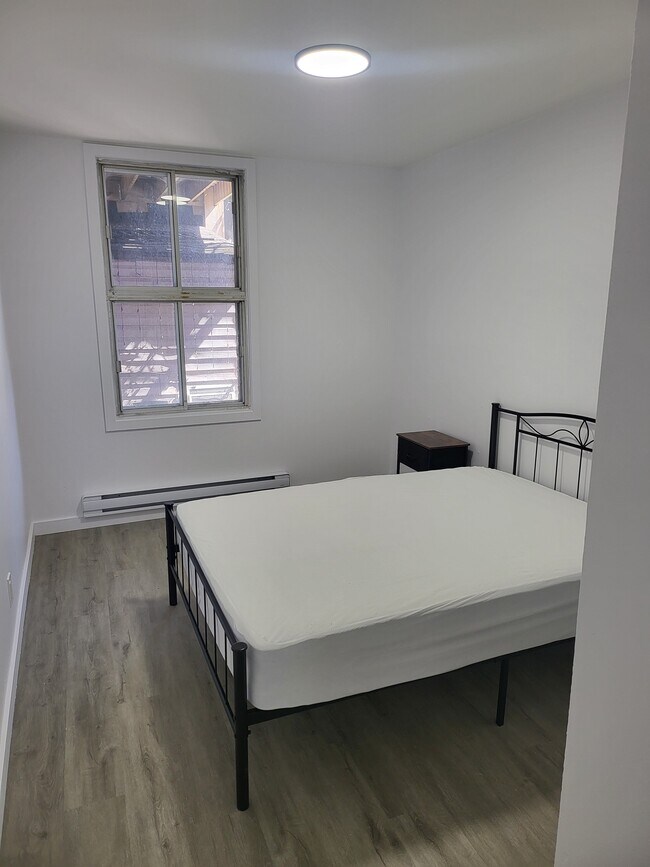 Building Photo - 4053 Boul Saint Laurent