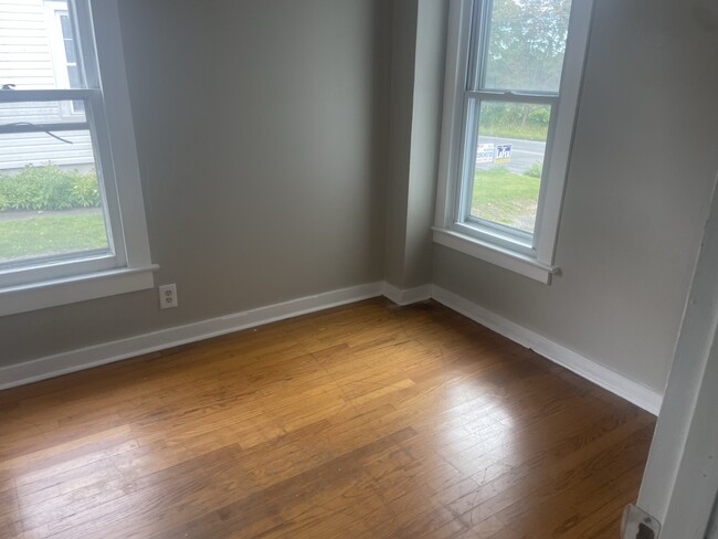 Foto del edificio - 2711 Milton Ave